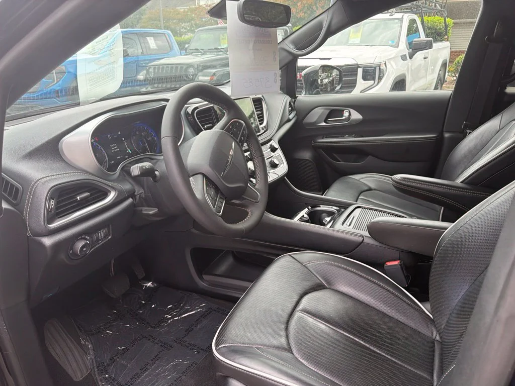 Used 2026 Black Chrysler Limited image 14