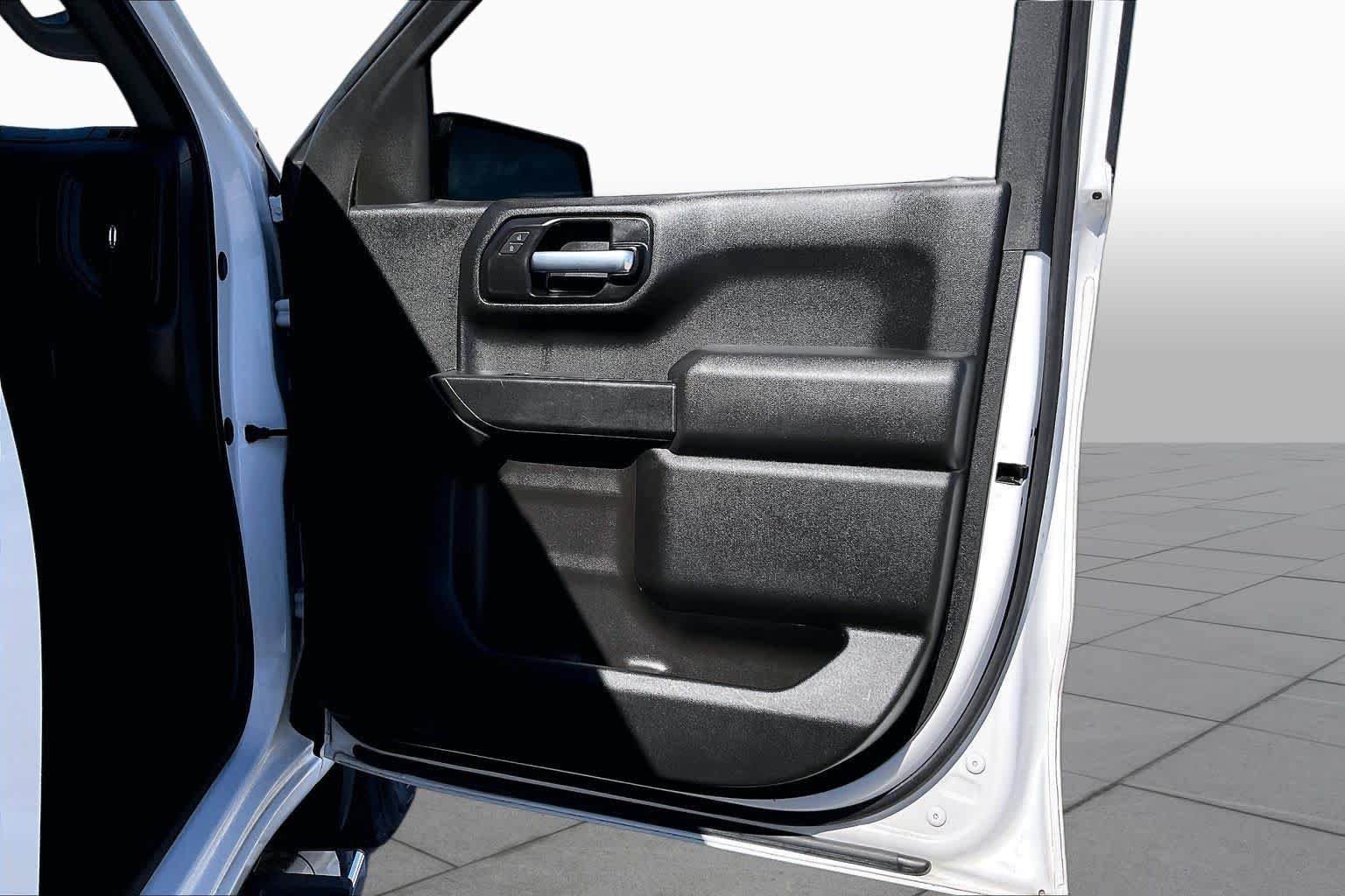 Used 2021 Summit White GMC  image 23