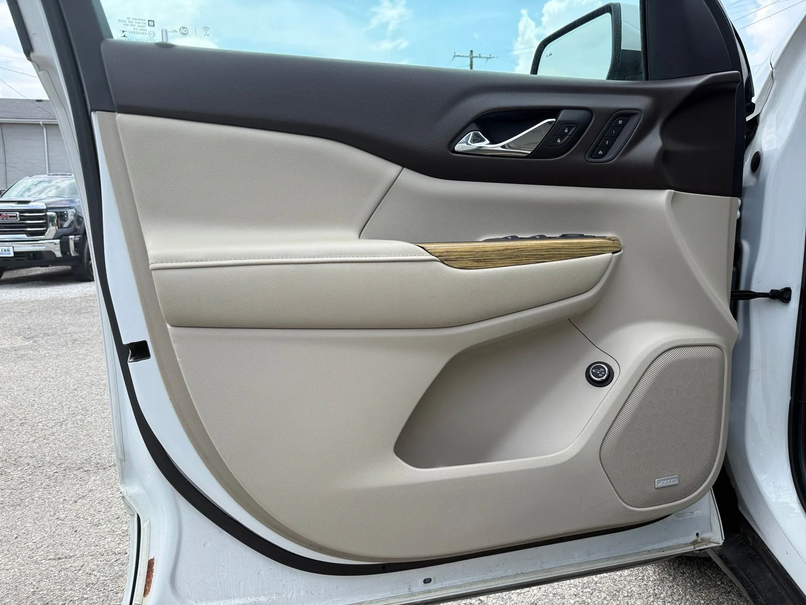 Used 2018 White GMC Denali image 12