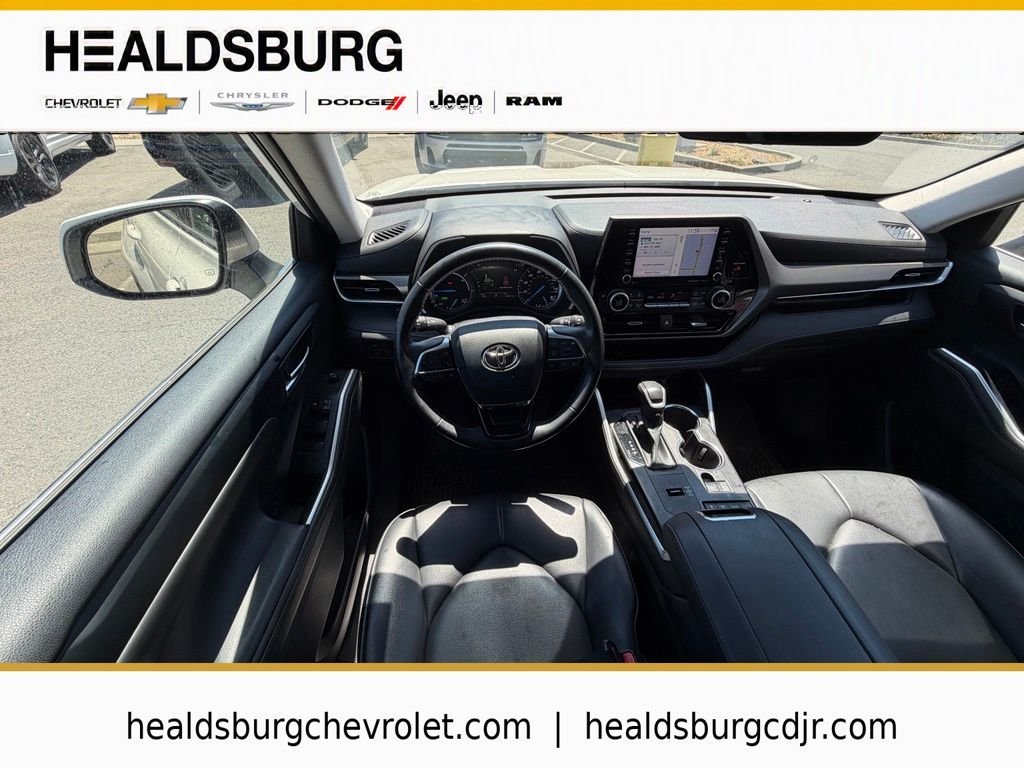 Used 2021 White Toyota XLE image 17