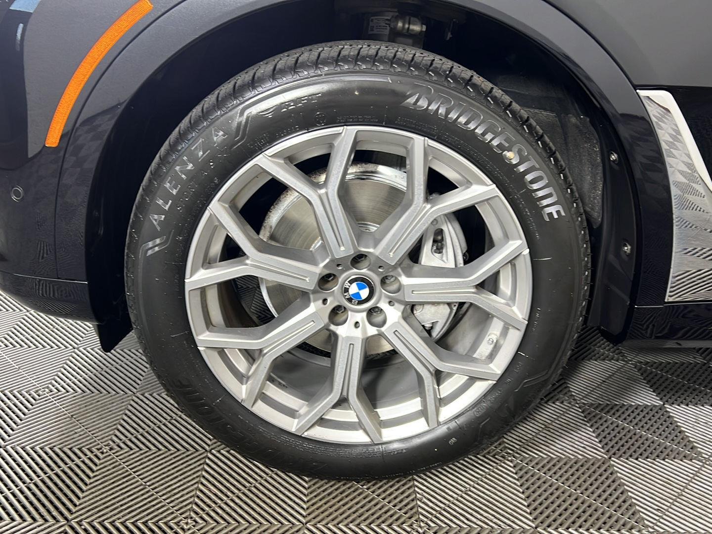 Used 2022 Black Sapphire Metallic BMW xDrive40i image 14