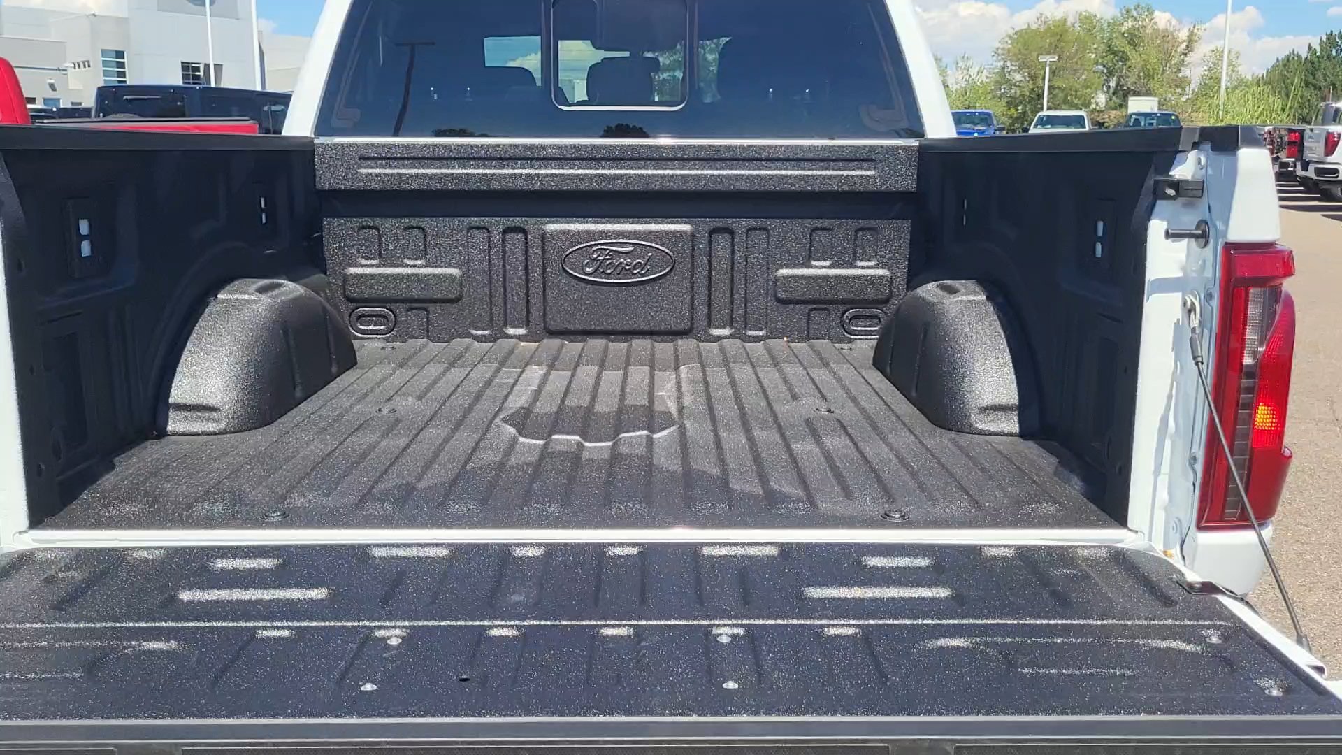 New 2026 Oxford White Ford XLT image 22