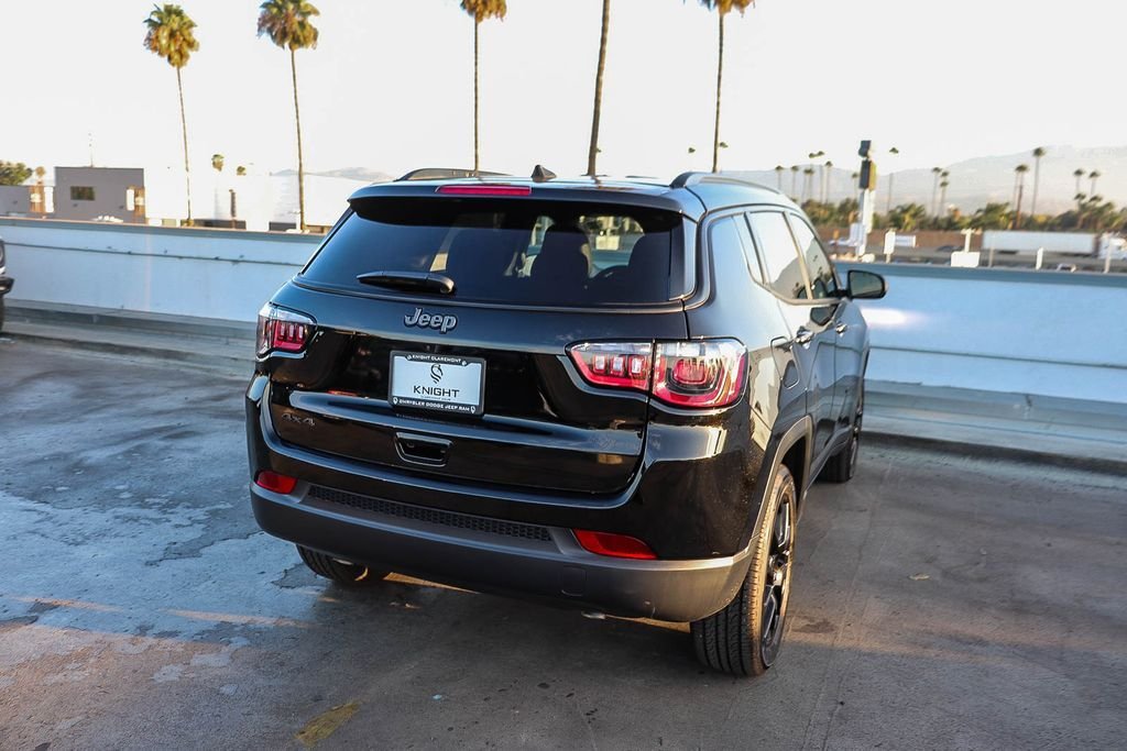 New 2026 Diamond Black Jeep Latitude image 9