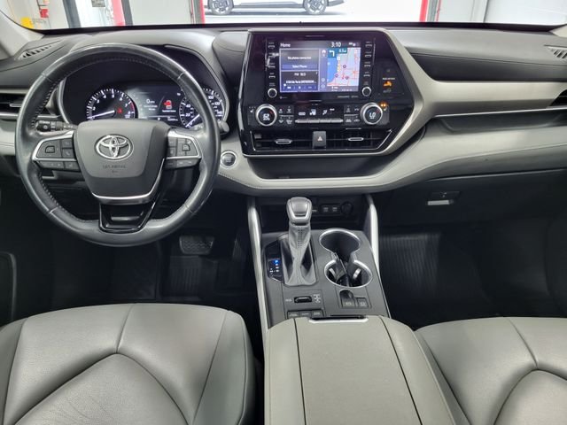 Used 2020 Black Toyota XLE image 24