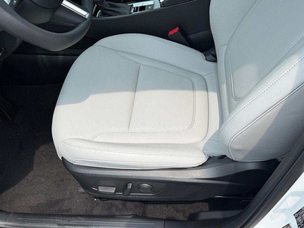 New 2026 White Hyundai SEL AWD image 11