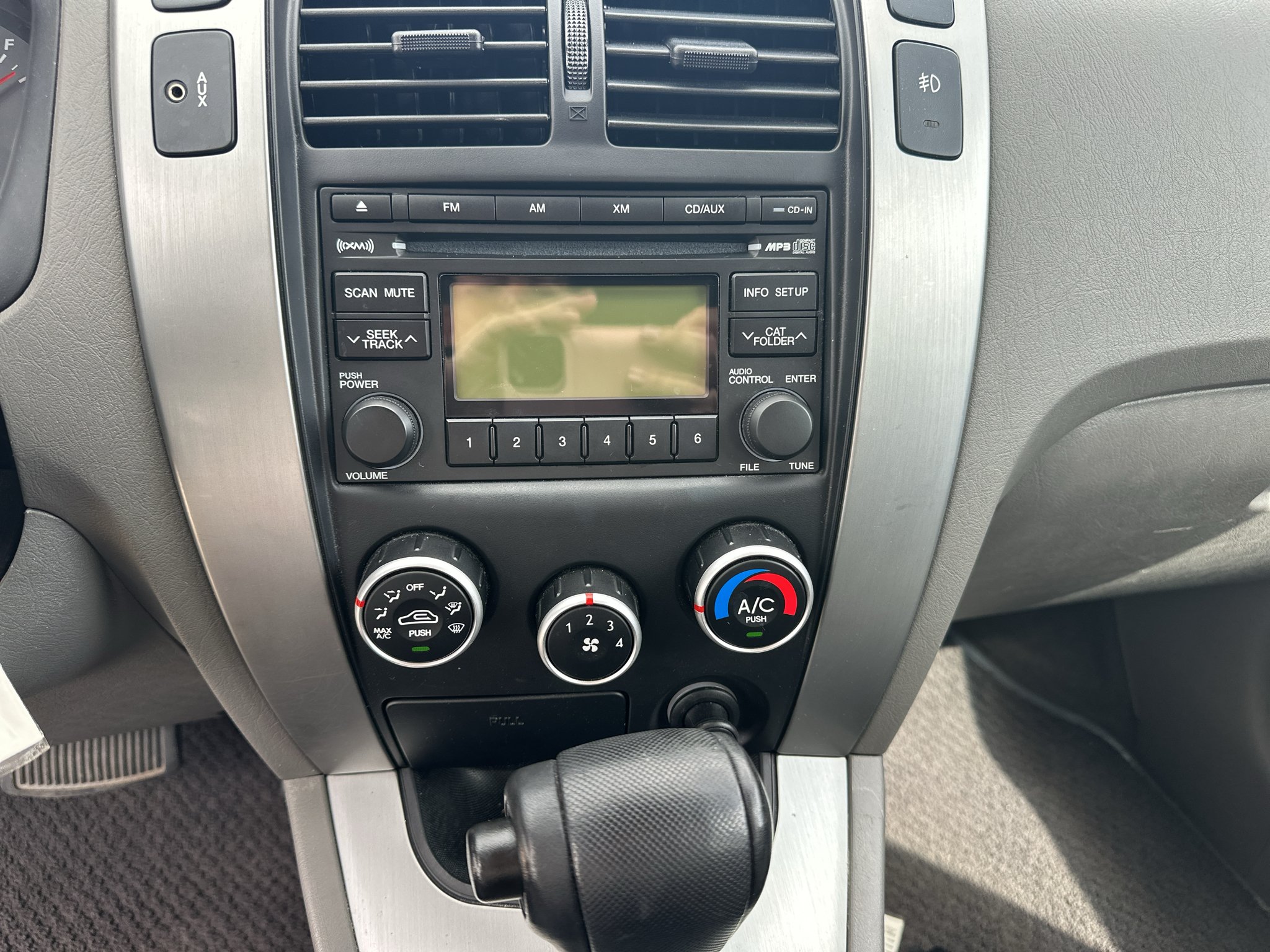 Used 2009 Desert Sage Metallic Hyundai SE image 4