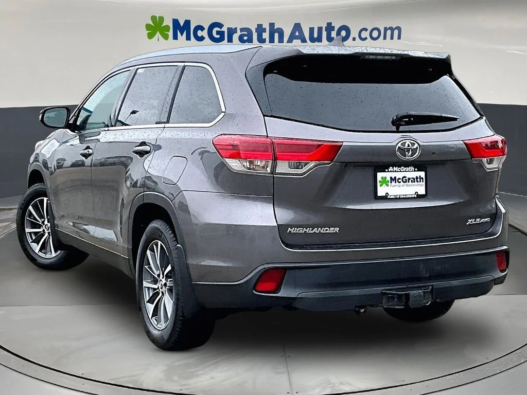 Used 2019 Gray Toyota XLE image 5