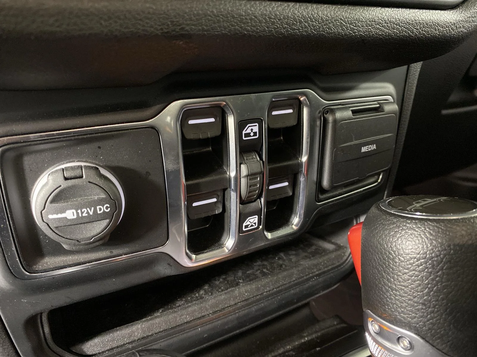 Used 2024 Black Clearcoat Jeep Sport S image 22