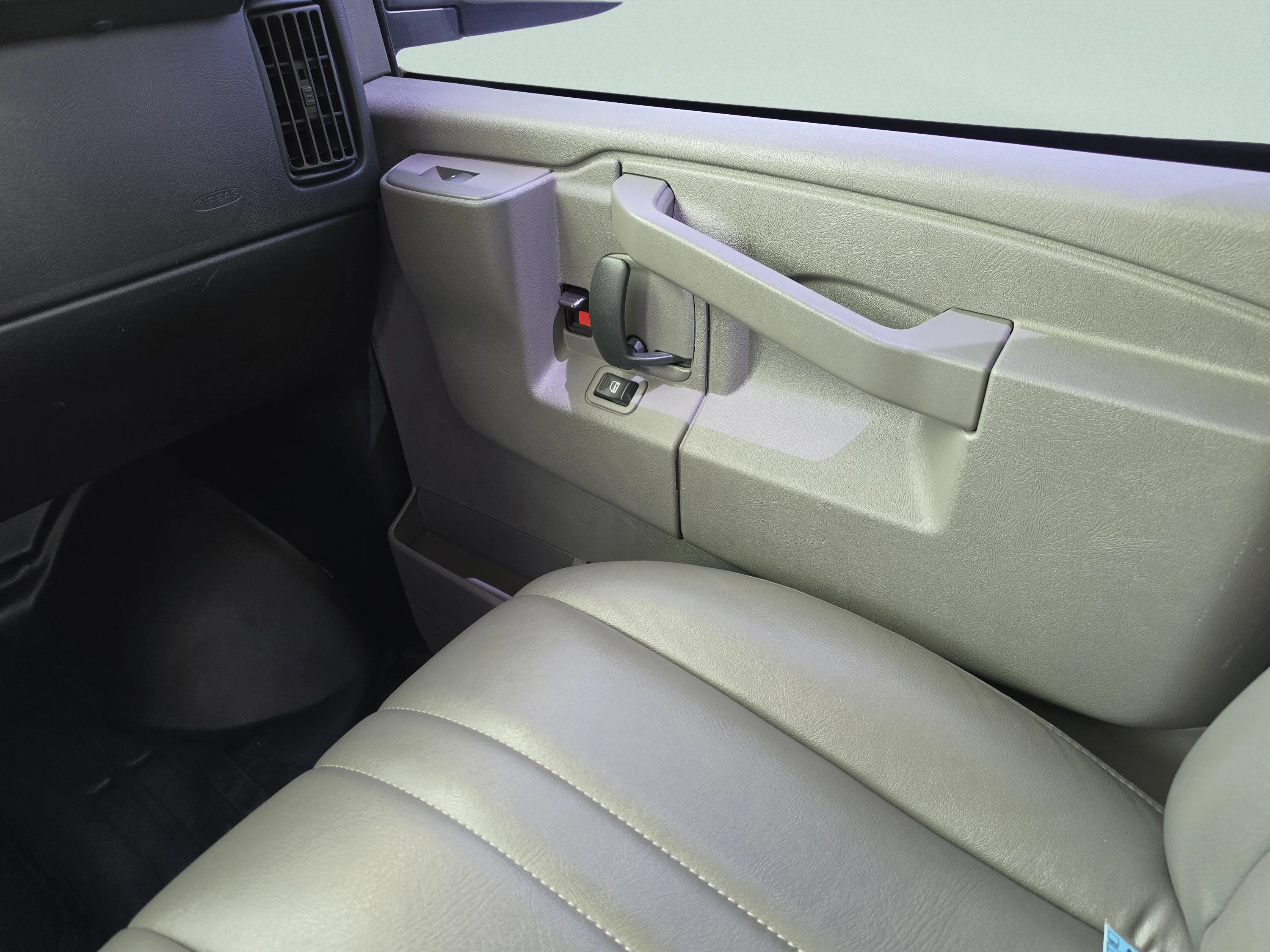 Used 2023 Summit White GMC Work Van image 19
