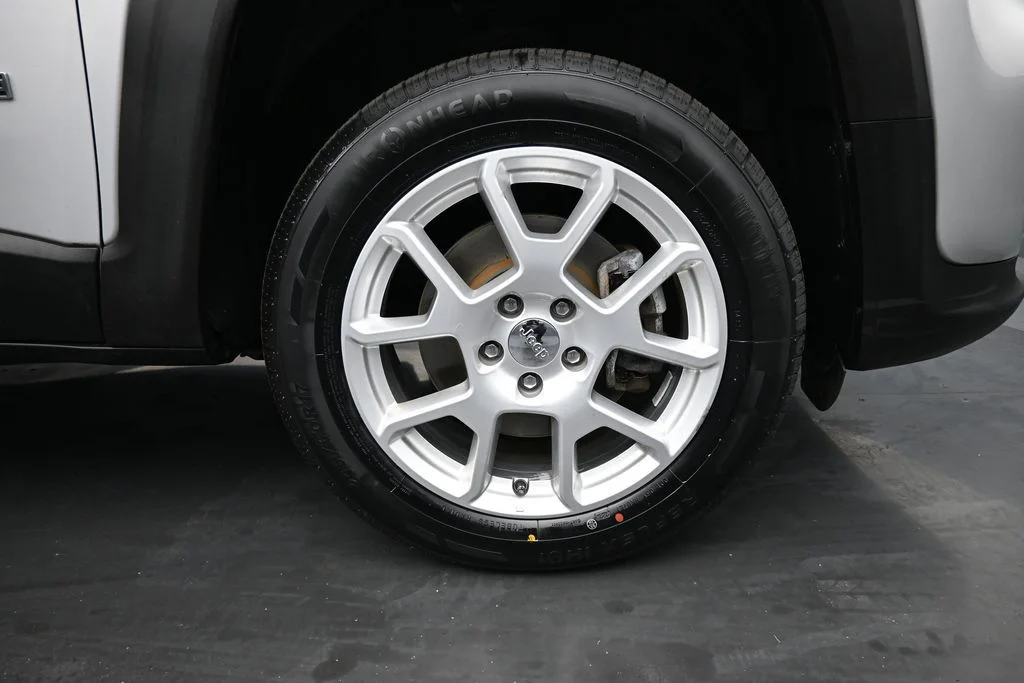 Used 2021 Silver Jeep Limited image 10