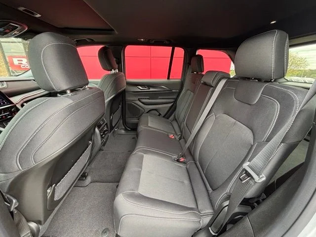 New 2026 Silver Zynith Exterior Paint Jeep Laredo X image 13