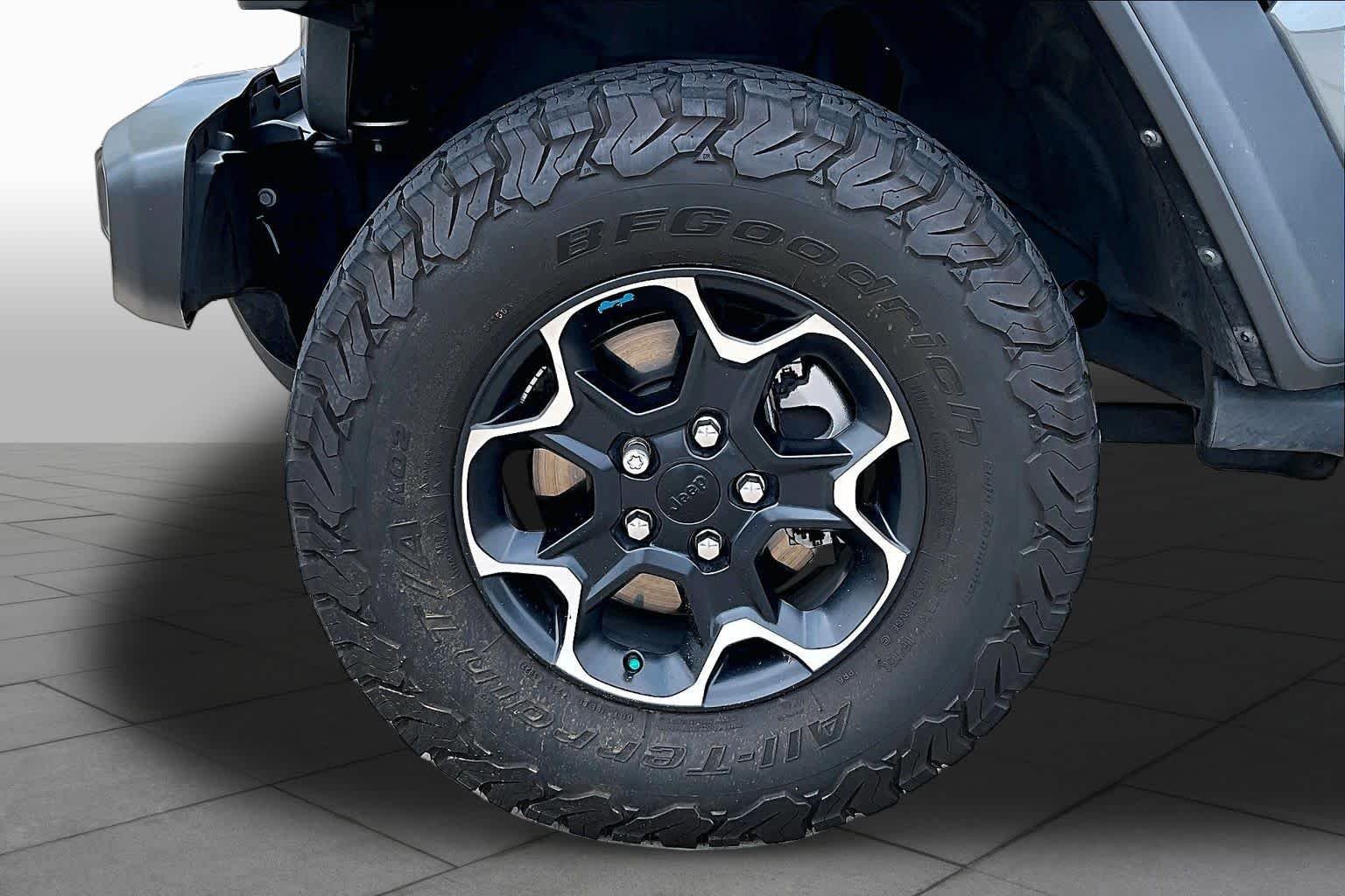 Used 2023 Sting-Gray Clearcoat Jeep Rubicon image 9