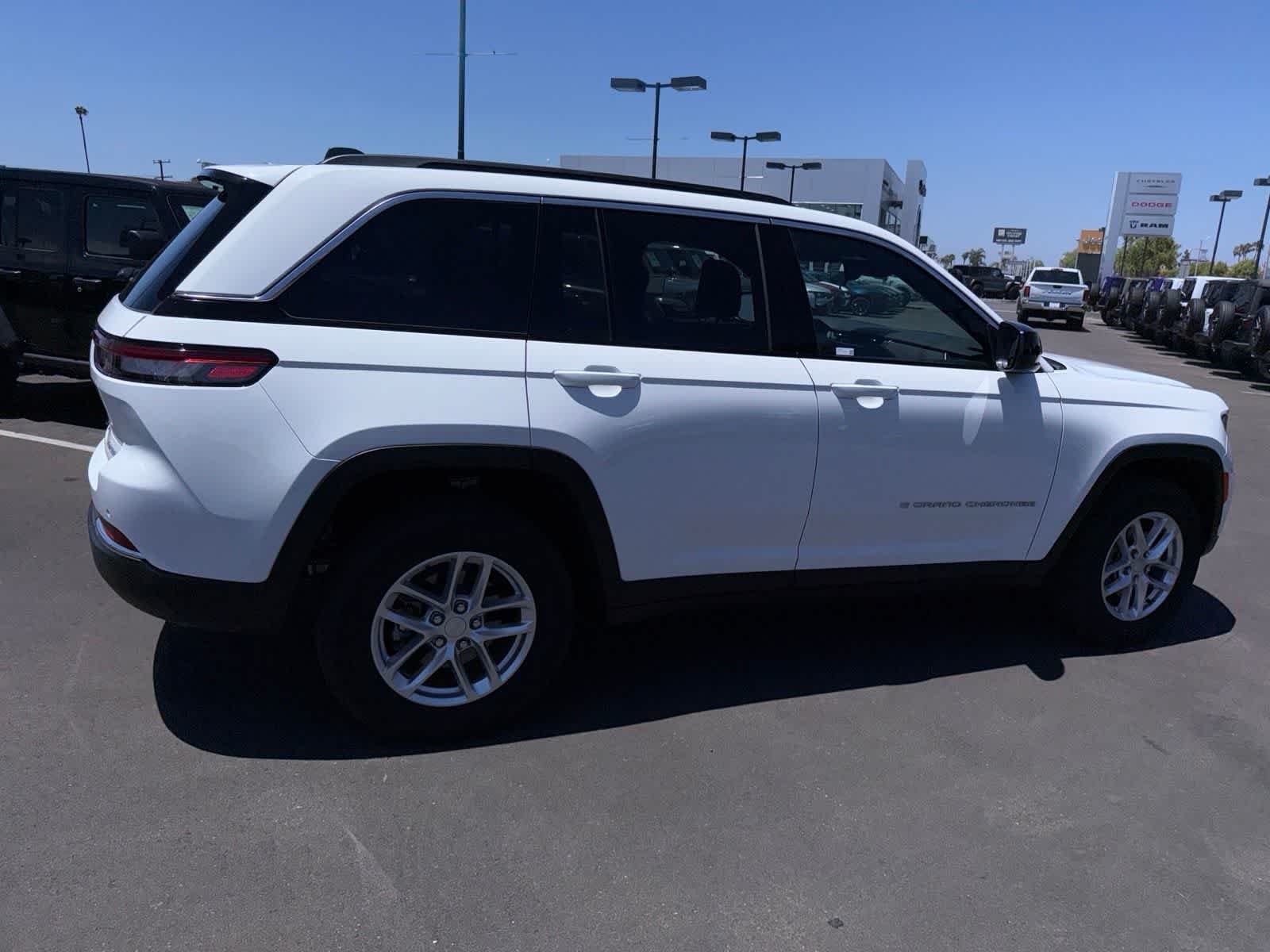 Used 2025 Bright White Clearcoat Jeep Laredo X image 13