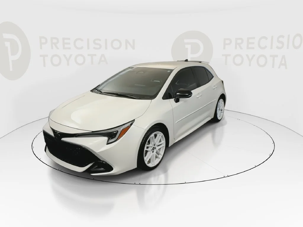 Used 2026 Ice Cap Toyota SE image 9