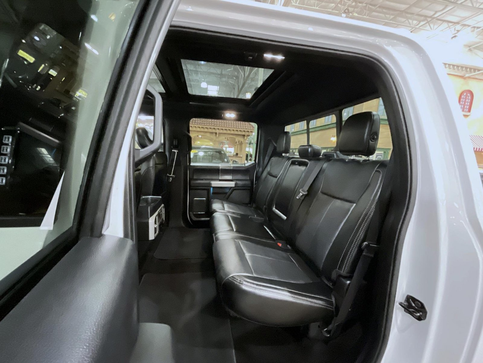 Used 2018 White Ford Lariat image 19