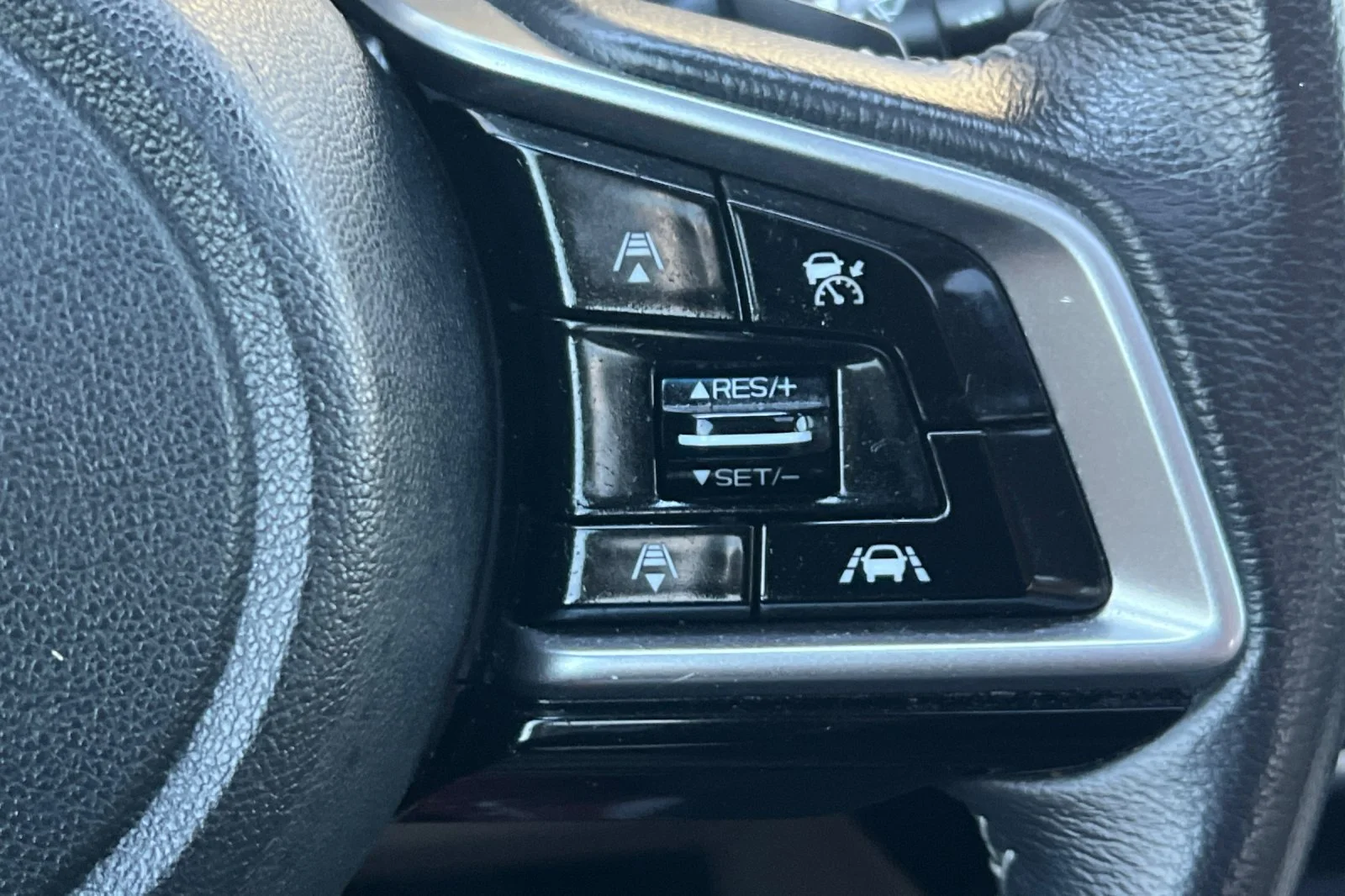 Used 2018 Dark Blue Pearl Subaru Limited image 27