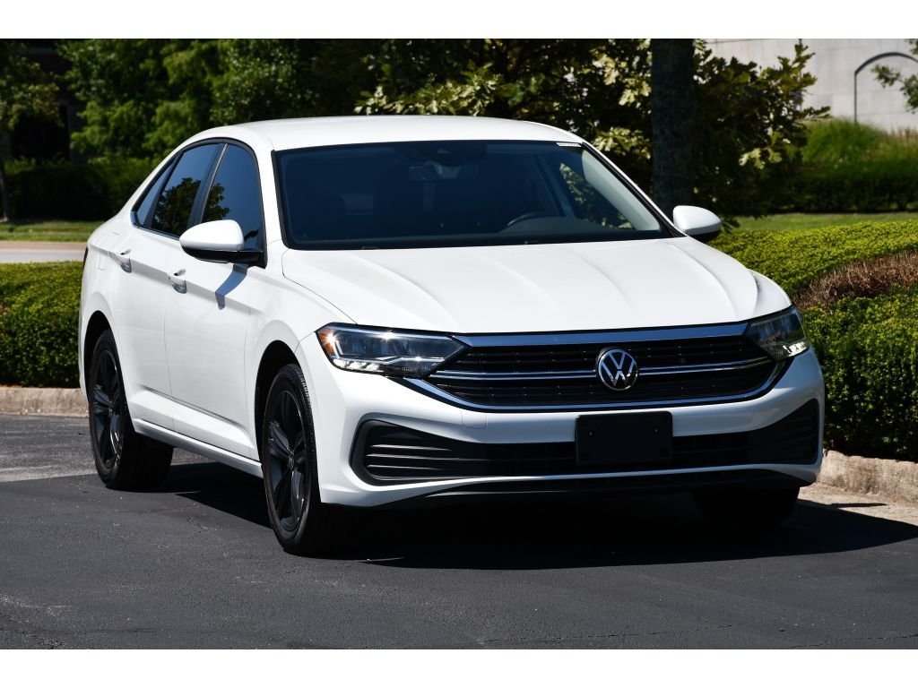 Used 2023 Opal White Pearl Volkswagen SE image 2
