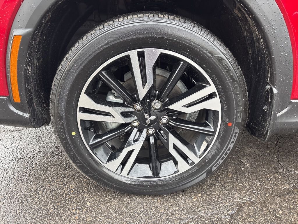 Used 2024 Red Mitsubishi SE image 10