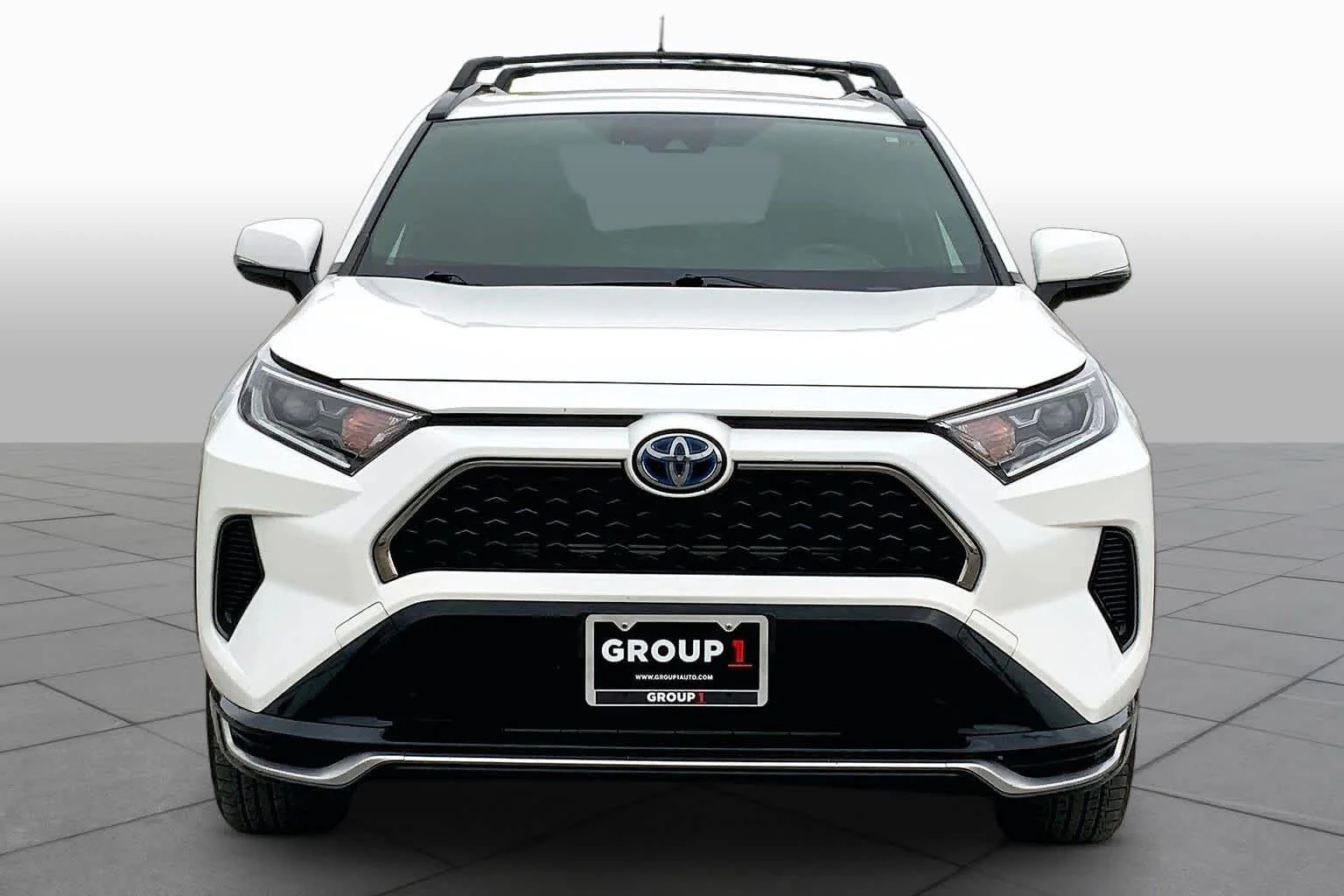 Used 2021 Super White Toyota SE image 4
