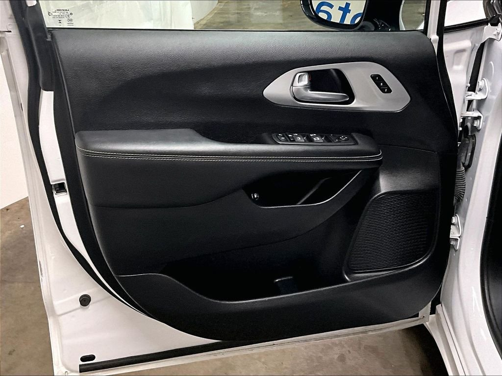 Used 2024 White Chrysler Select S Appearance image 9