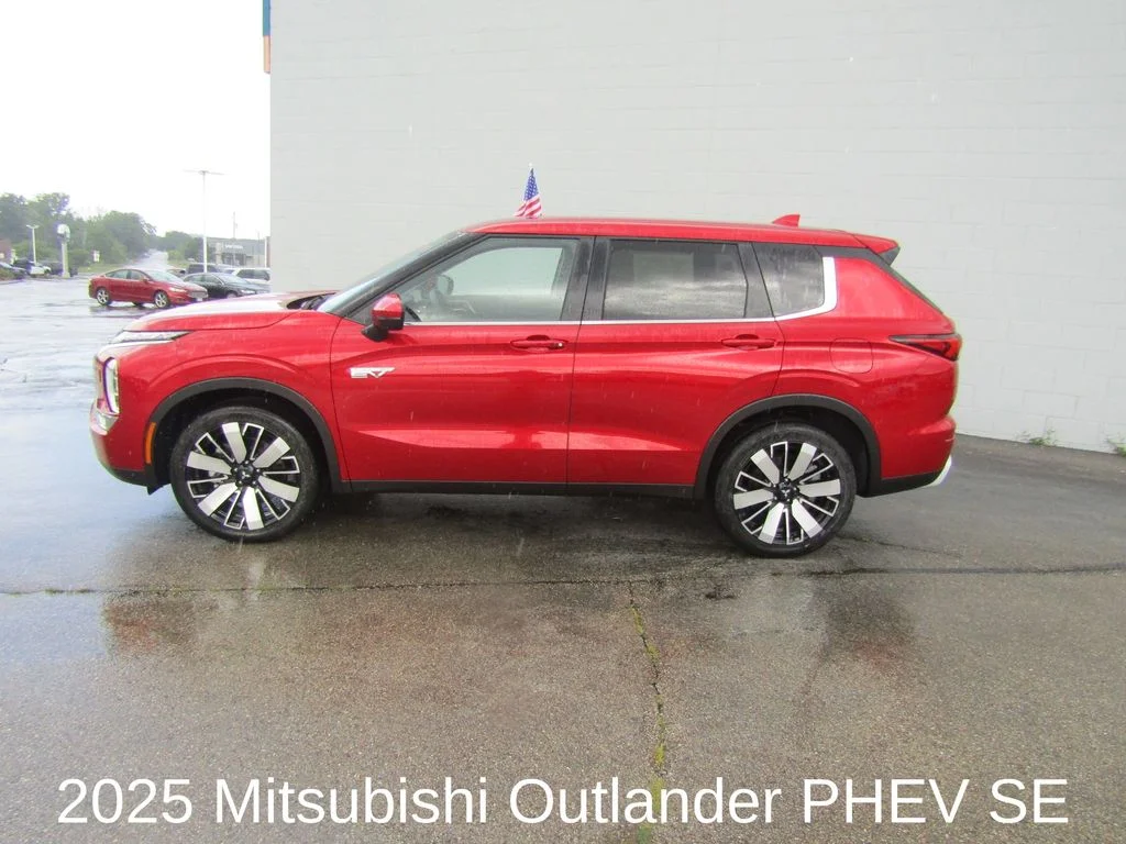 2025 Mitsubishi Outlander Plug-in Hybrid SE - Photo 2
