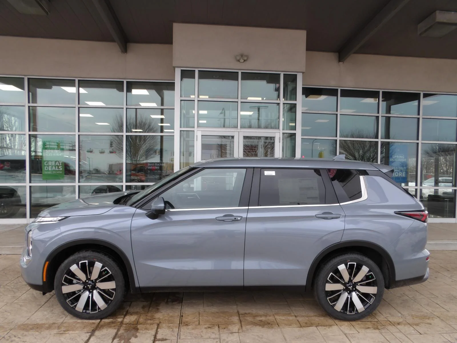 New 2026 Graphite Gray Mitsubishi SE image 4