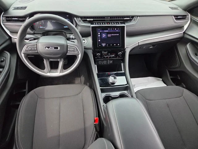 Used 2025 White Jeep Laredo image 9