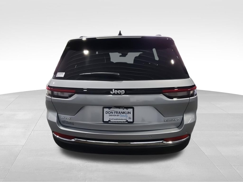 Used 2025 Silver Jeep Limited image 5