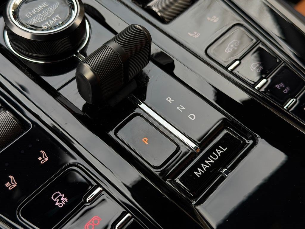 2026 Aston Martin DBX 707 - Photo 37