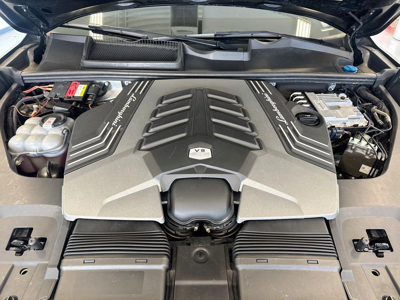 Used 2020 Nero Helene Metallic Lamborghini Base image 30
