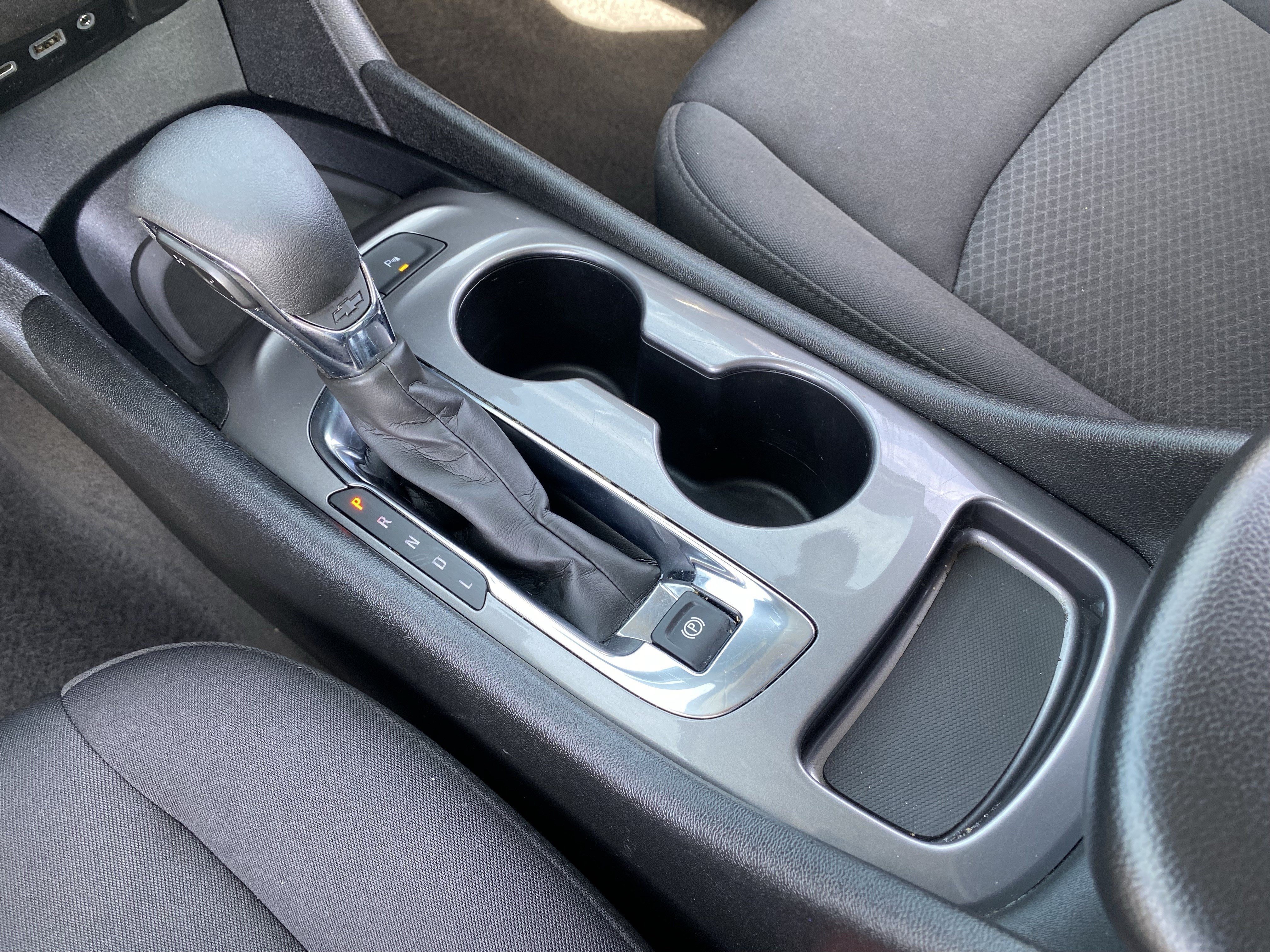 Used 2025 Summit White Chevrolet LS image 24