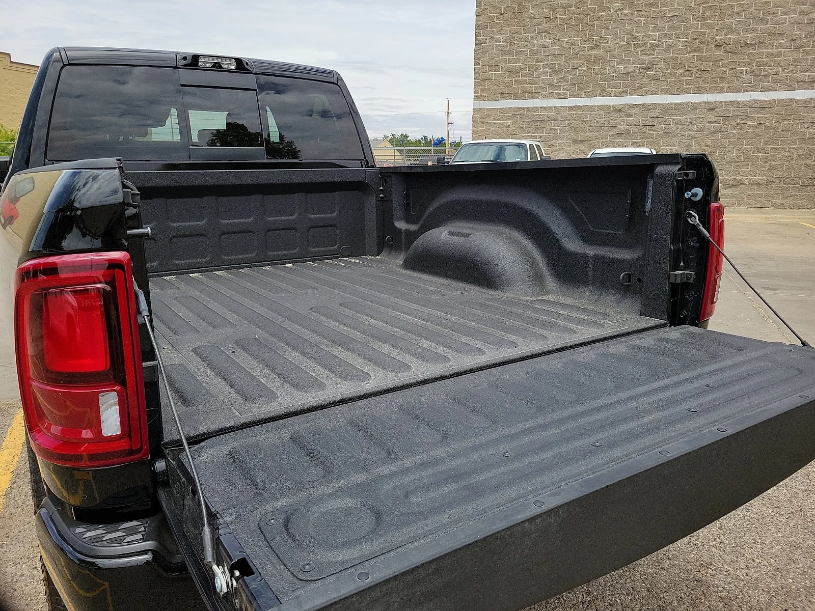 New 2026 PXJ Diamond Bla Ram LARAMIE CREW CAB 4X4 6
