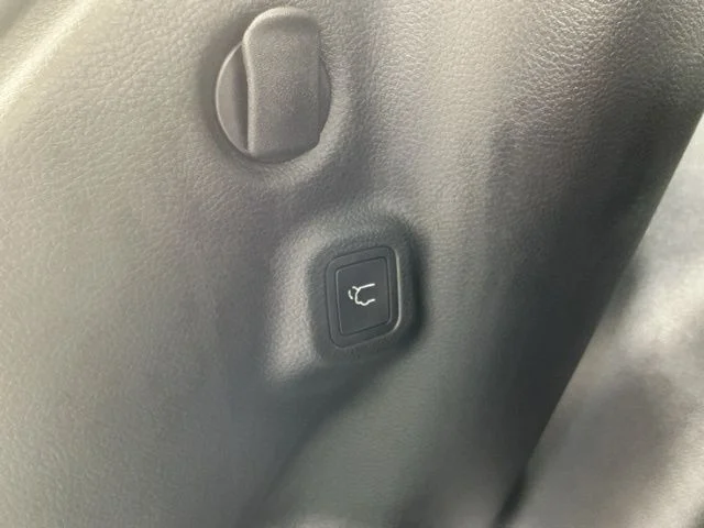 Used 2018 White Clearcoat Jeep Trailhawk image 30