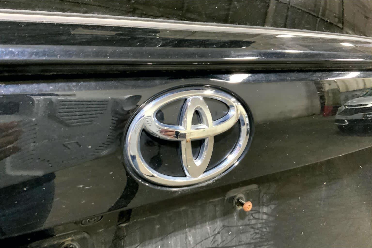Used 2025 Midnight Black Metallic Toyota XLE image 31