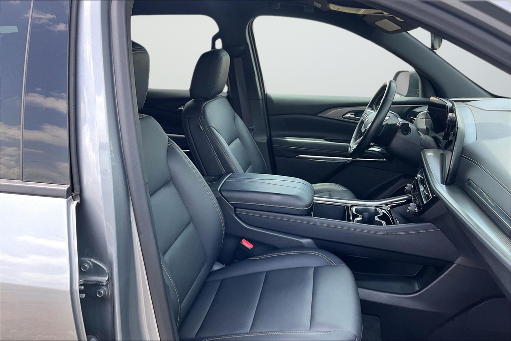 Used 2025 Gray Chevrolet LT image 9
