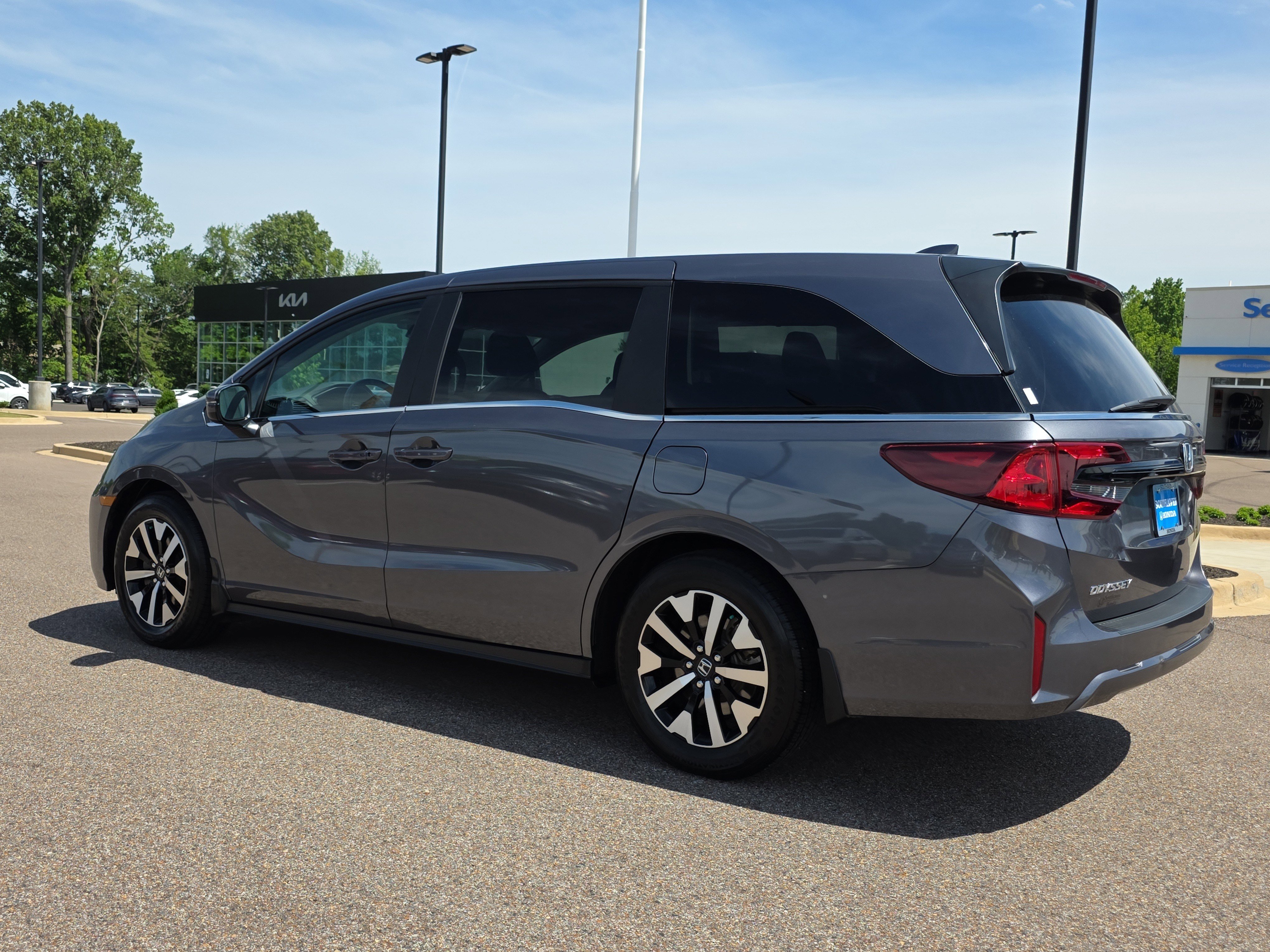 2025 Honda Odyssey EX-L - Photo 32