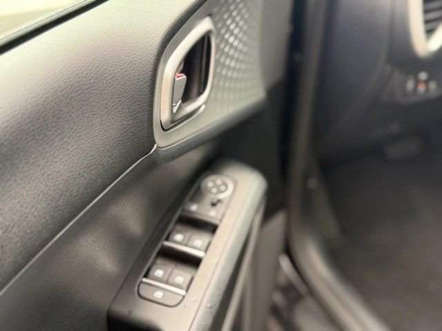 Used 2022 Black Kia LX image 34