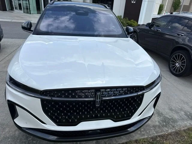 Used 2024 White Lincoln Reserve image 6