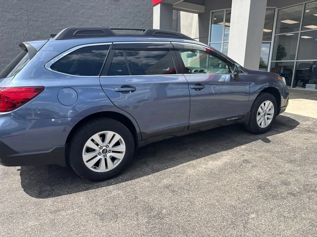 Used 2018 Twilight Blue Metallic Subaru 2.5i Premium image 3