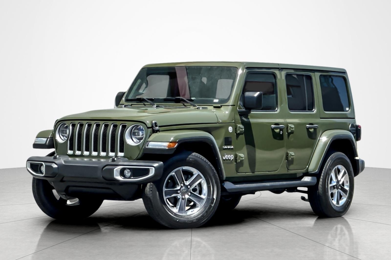 Used 2022 GREEN CLEAR-COAT Jeep Unlimited Sahara image 1