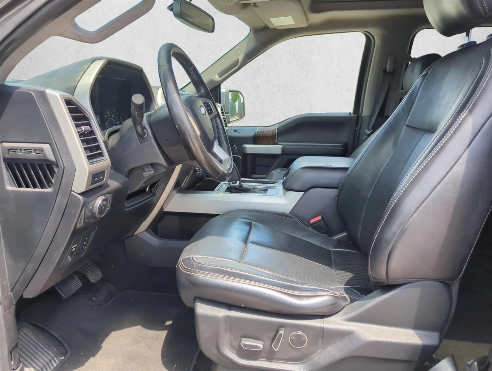 Used 2018 Magnetic Metallic Ford LARIAT image 10