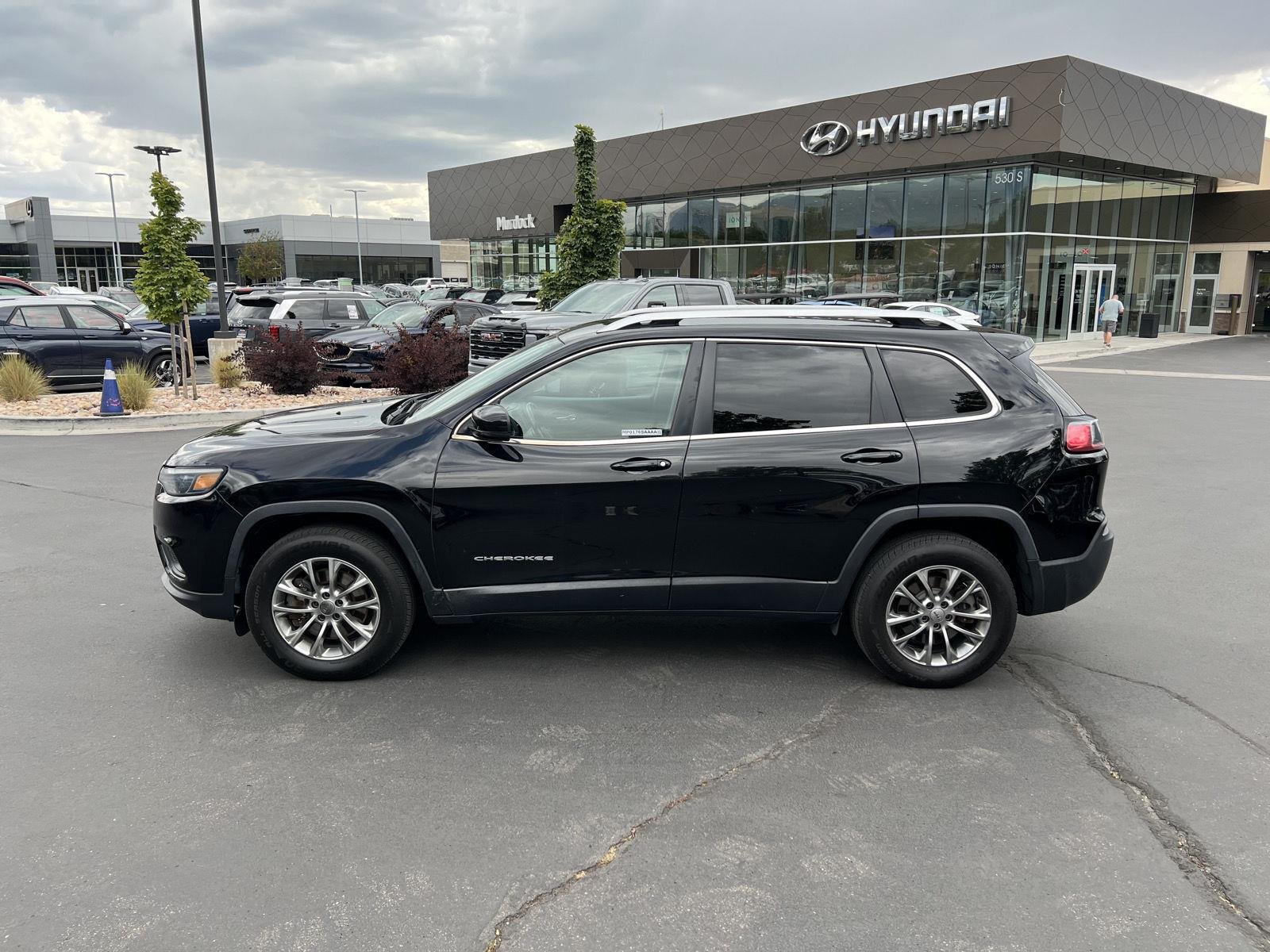 Used 2019 Diamond Black Crystal Pearlcoat Jeep Latitude Plus image 12
