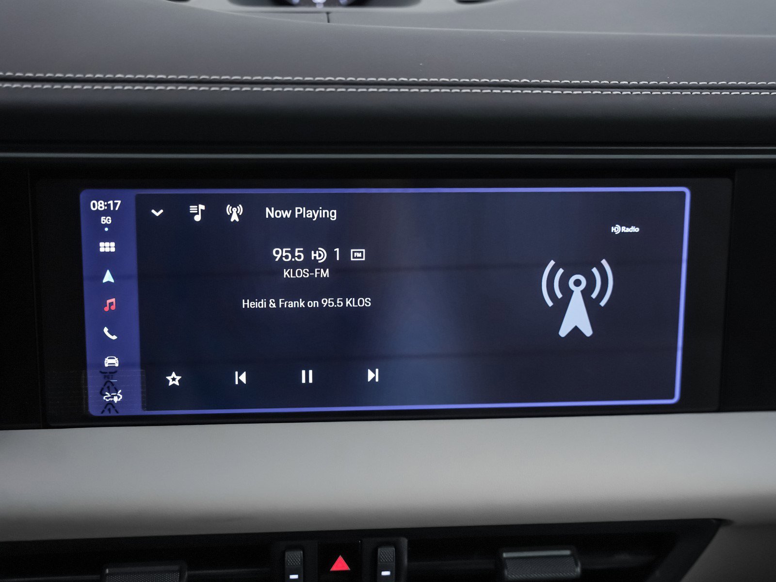 2025 Porsche Macan Turbo Electric - Photo 21