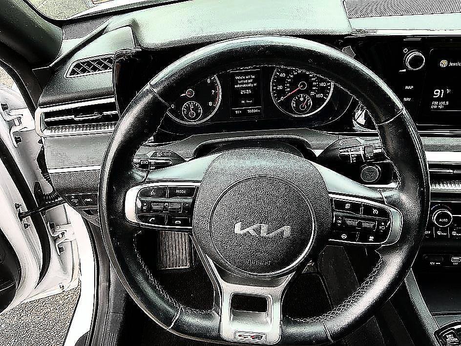Used 2022 White Kia GT-Line image 14