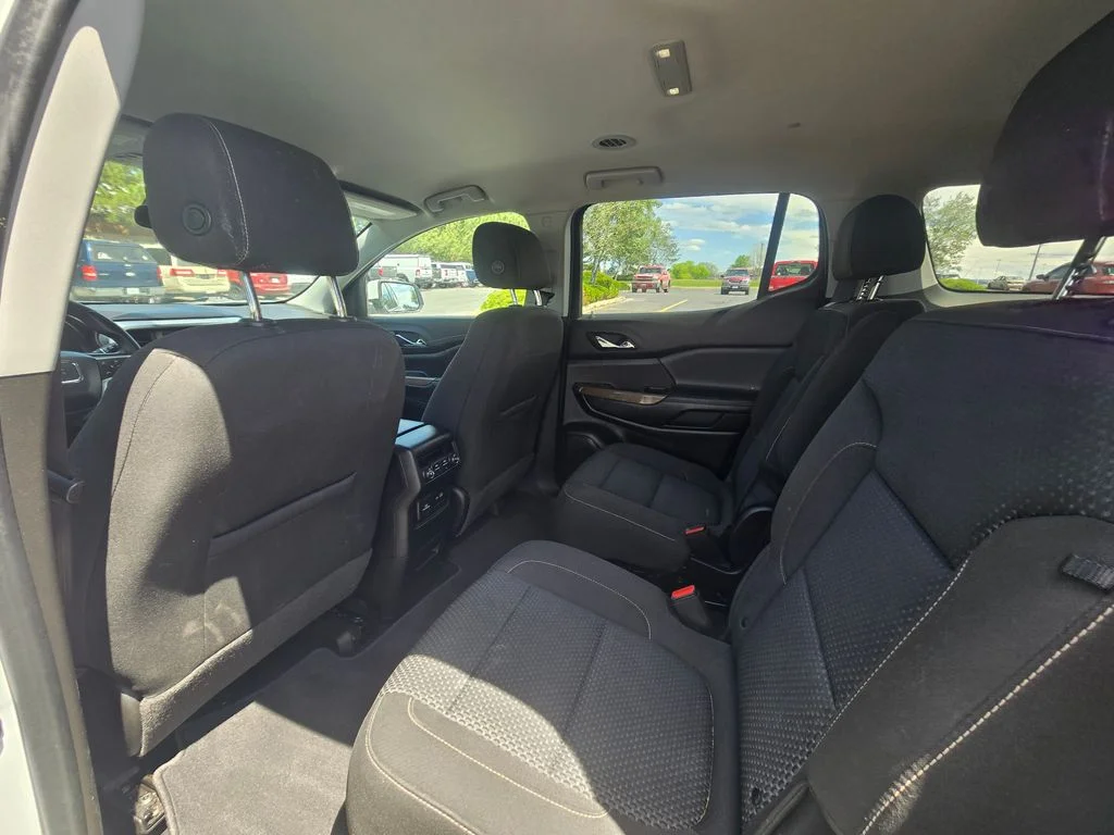 Used 2021 White GMC SLE image 9