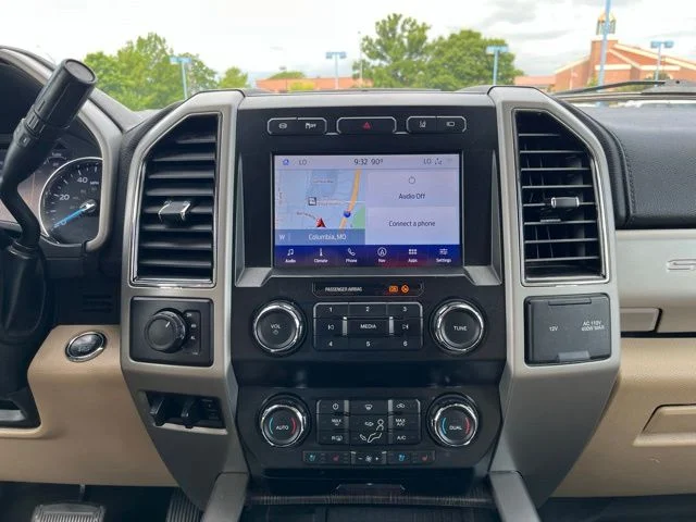 Used 2020 White Ford Lariat image 22