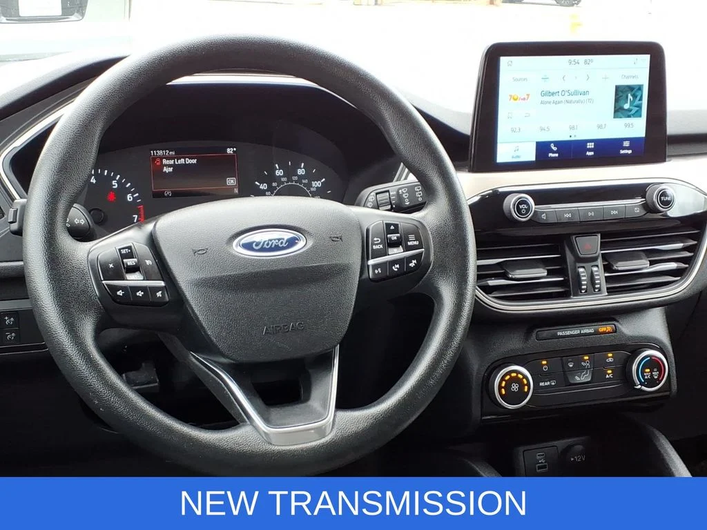 Used 2022 White Ford SE image 2