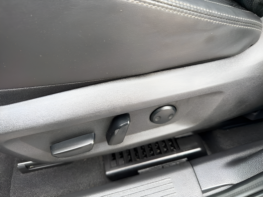 Used 2024 Blue Nissan Platinum image 16