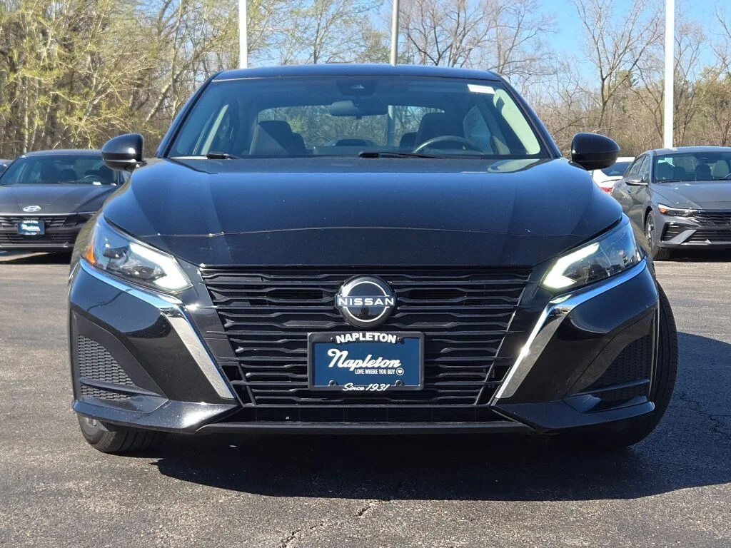 Used 2024 Black Nissan 2.5 SV image 4