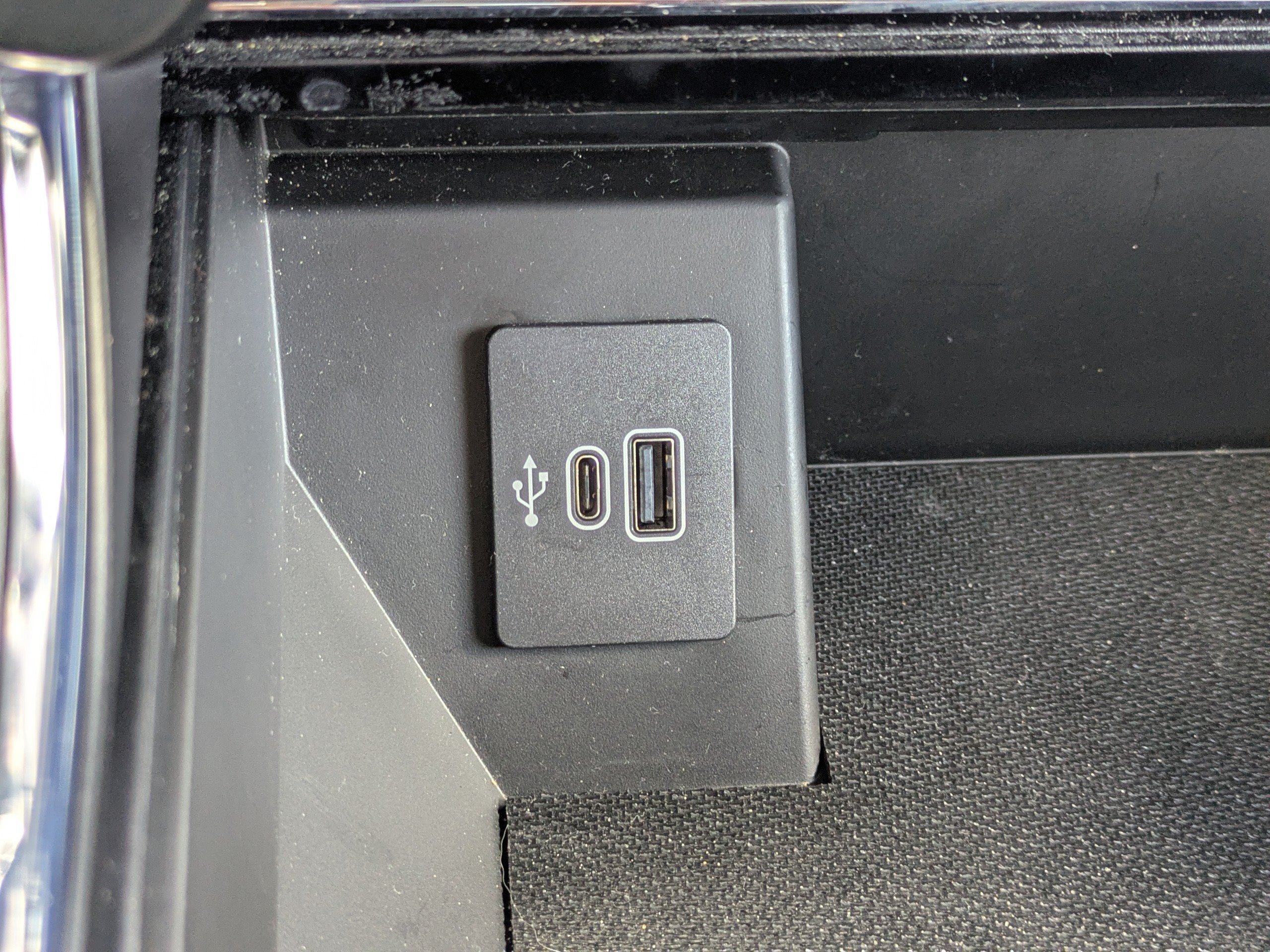 Used 2025 Silver Ford LARIAT image 32